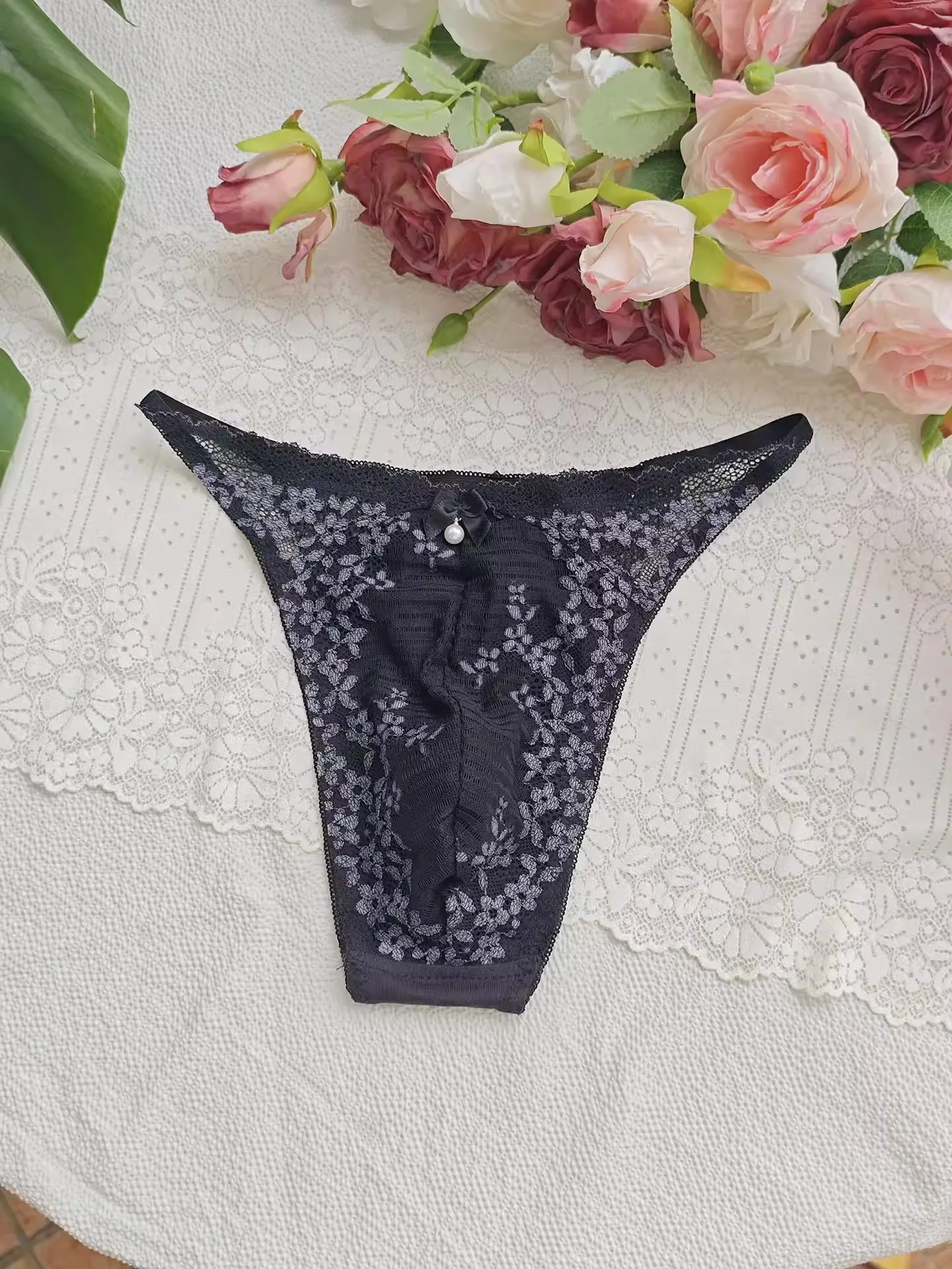 Schwarze Spitzen-T-Shorts für  – Embroidery Embellishments Bewertung und Preis